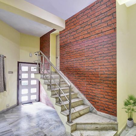 Hotel O R A Homestay Near Acropolis Mall Калькутта Экстерьер фото