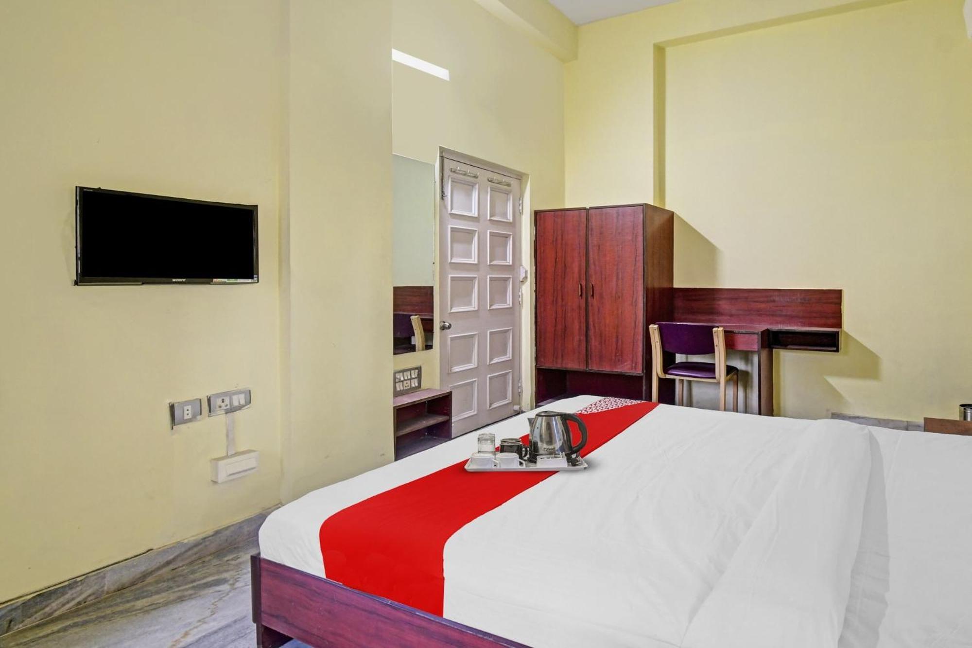 Hotel O R A Homestay Near Acropolis Mall Калькутта Экстерьер фото