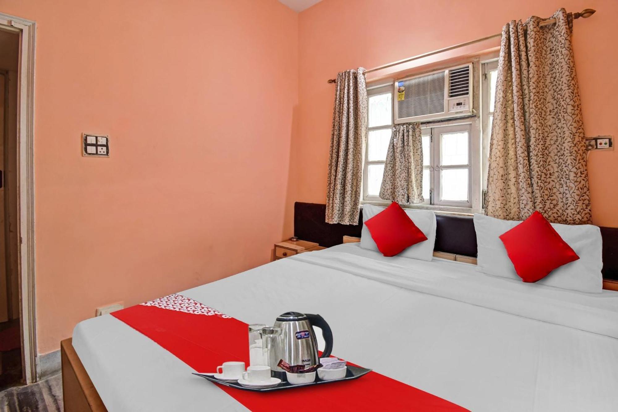 Hotel O R A Homestay Near Acropolis Mall Калькутта Экстерьер фото