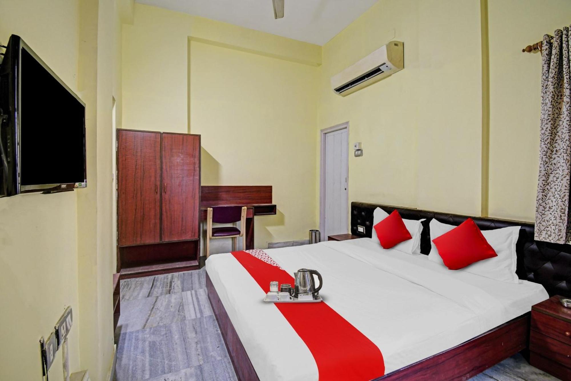 Hotel O R A Homestay Near Acropolis Mall Калькутта Экстерьер фото