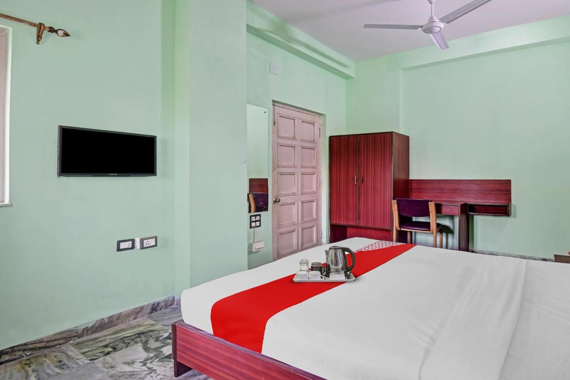 Hotel O R A Homestay Near Acropolis Mall Калькутта Экстерьер фото