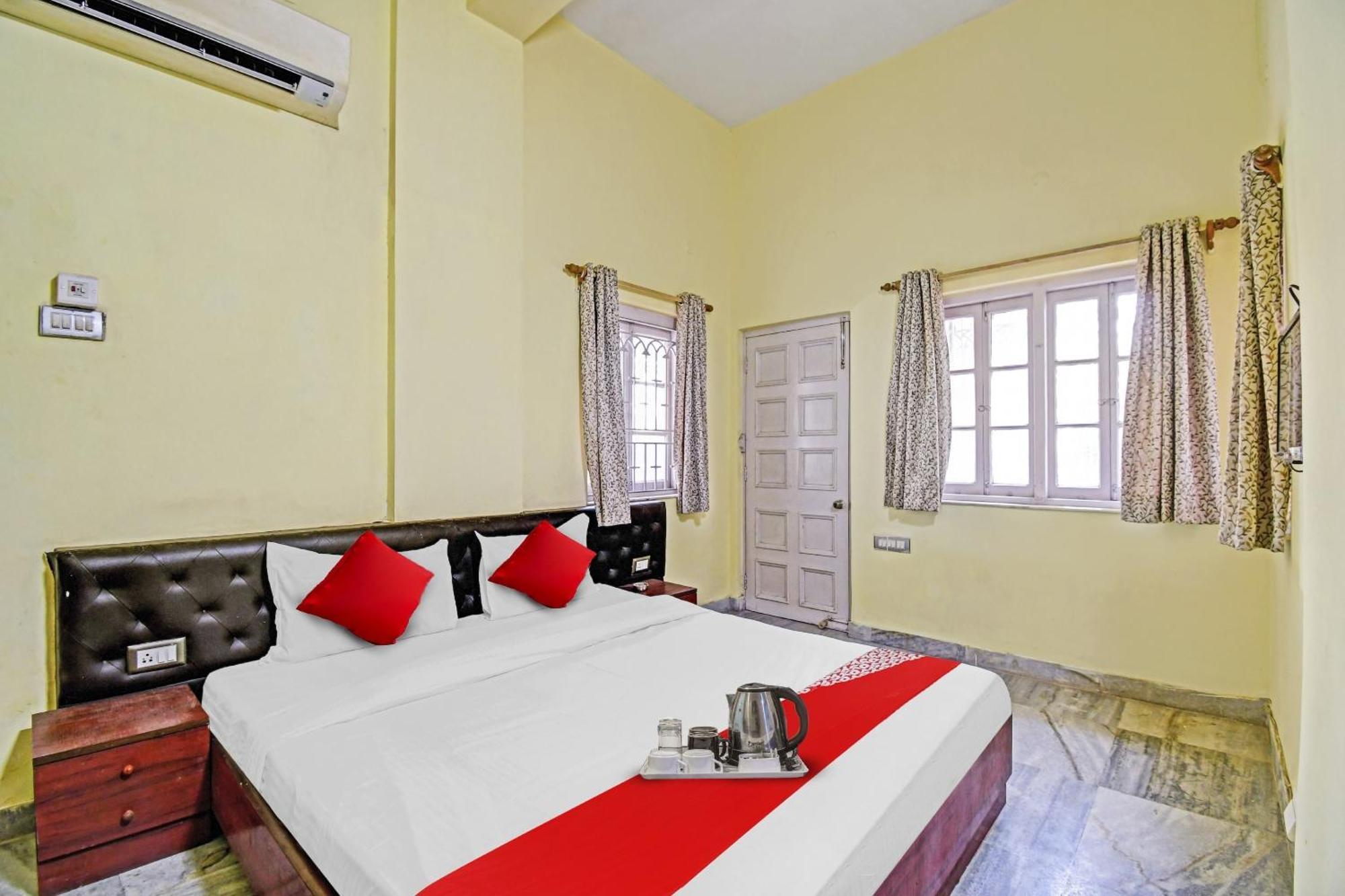 Hotel O R A Homestay Near Acropolis Mall Калькутта Экстерьер фото